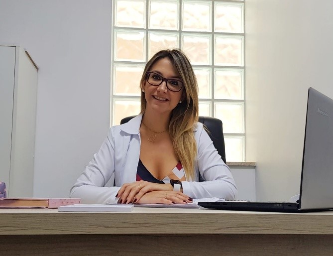 Médica Clínica E Endocrinologista Azen Corpo E Saúde 11 2601 5982 