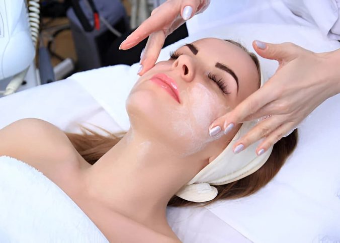 Tratamentos faciais para rejuvenescimento: como funcionam e onde fazer?