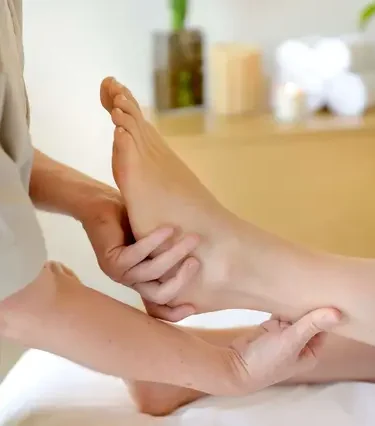 Massagem reflexologia podal: conheça os benefícios