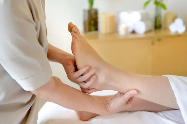 Massagem reflexologia podal: conheça os benefícios